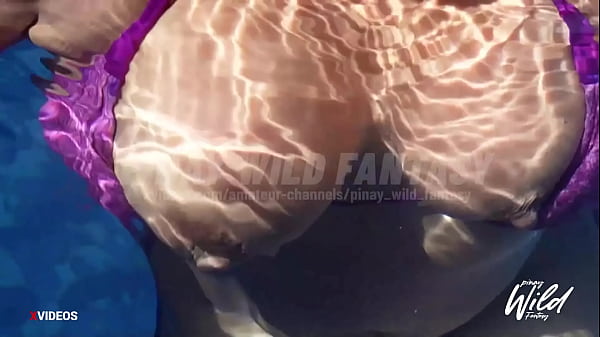 Busty Pinay pinakita ang kanyang malaking Suso habang nasa Pool