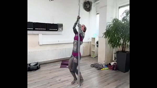 Should I make more videos where I use my split for pole dance ?
